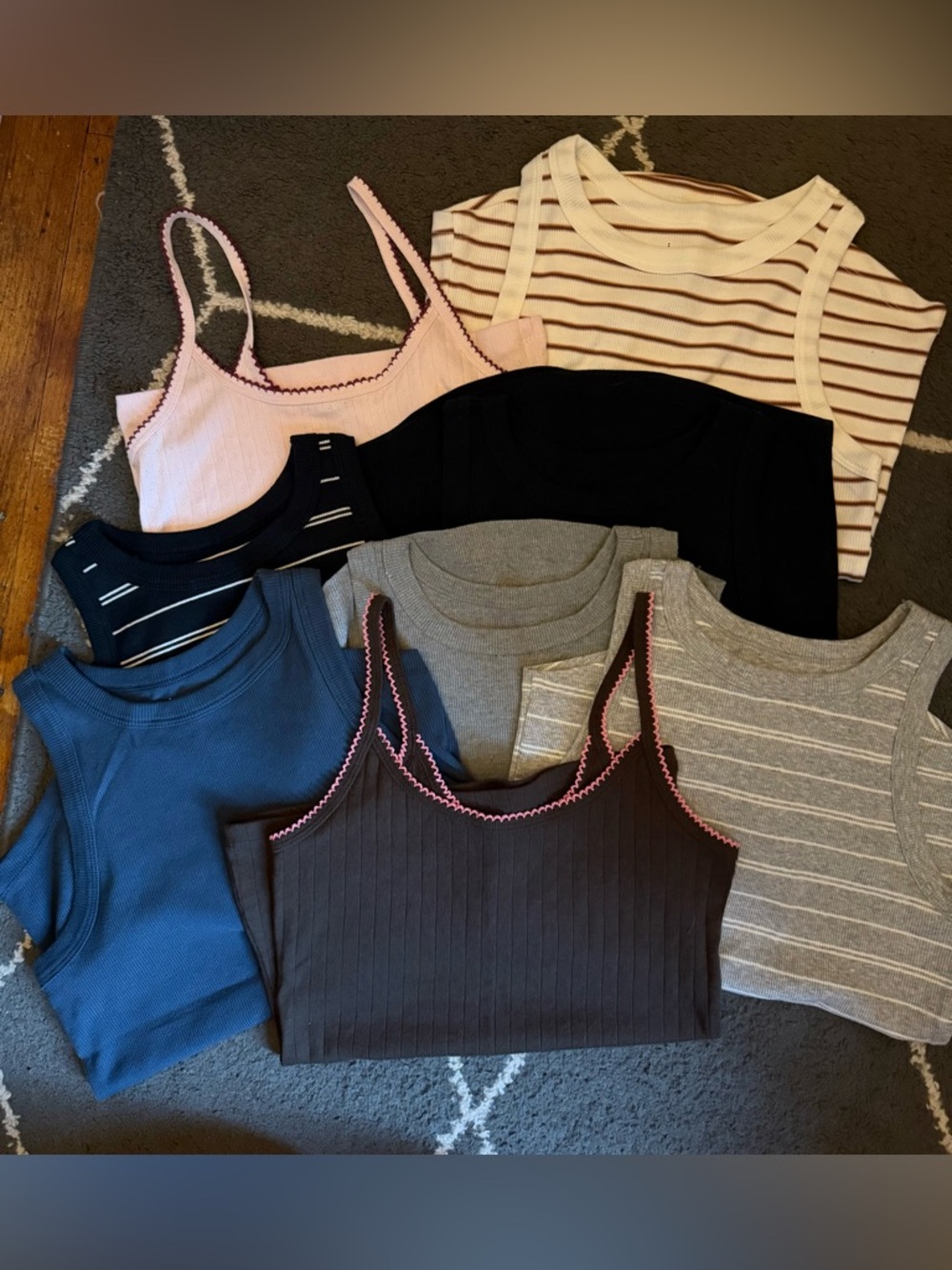 Juniors tanks bundle (size Medium)